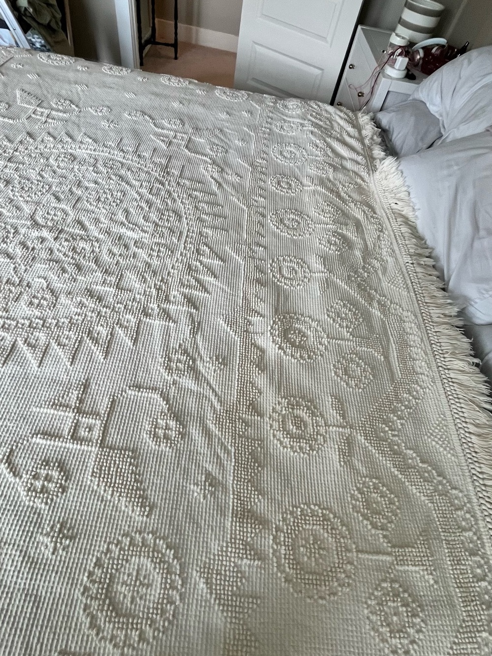 Morgan-Jones Minuet Cotton Chenille Twin/Full Bedspread Size 70” x 105” in Ivory - Picture 4 of 10